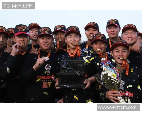 汉密尔顿与艾尔德里巅峰对决谁能问鼎赛季冠军之争